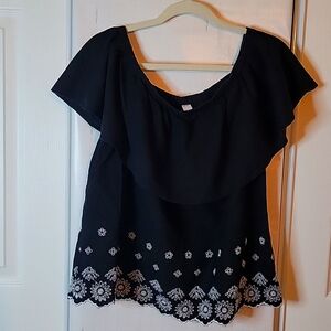 Old navy short sleeve blouse floral black and white size L